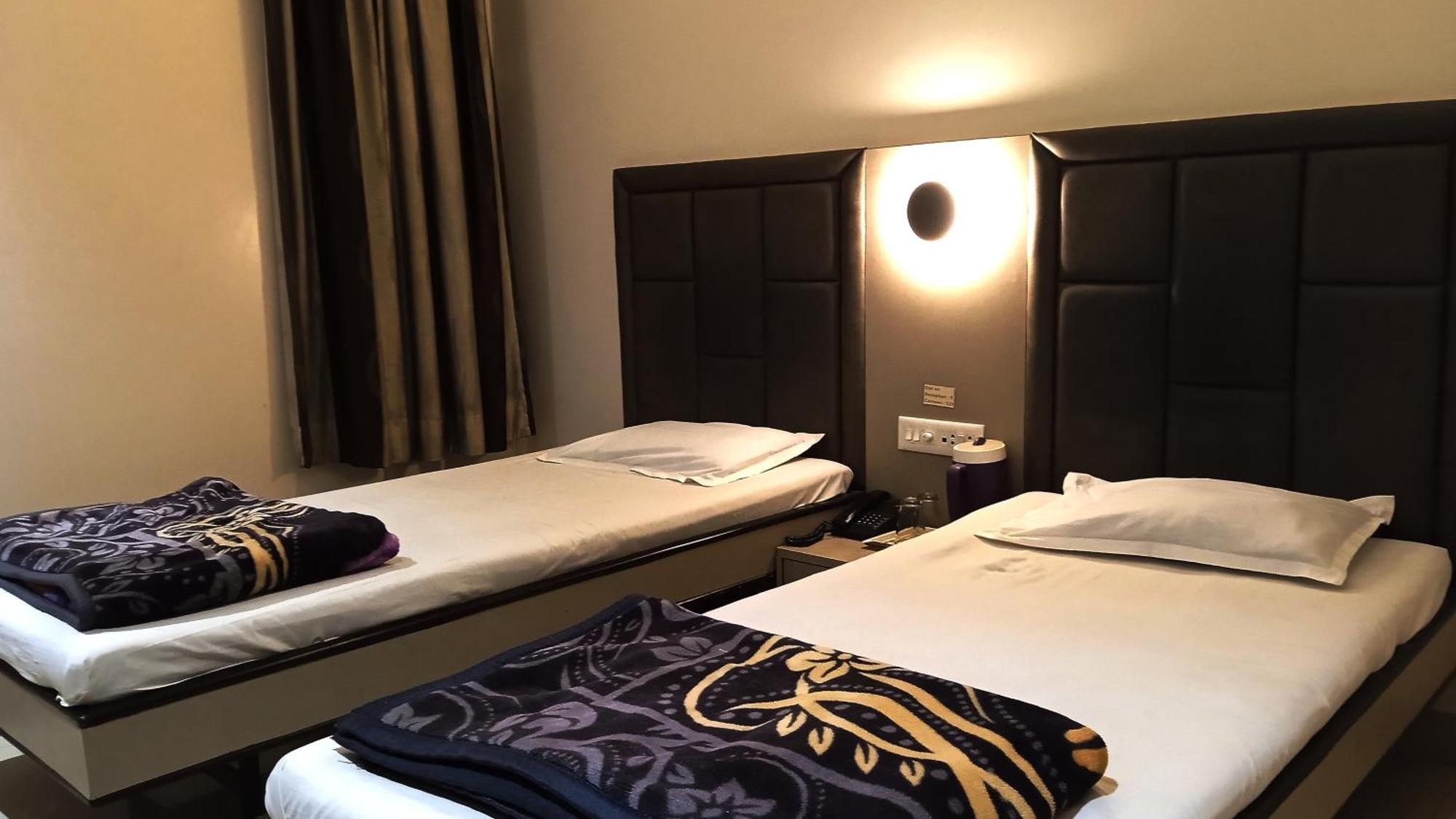 Hotel Ramniwas Jālgaon Exteriér fotografie